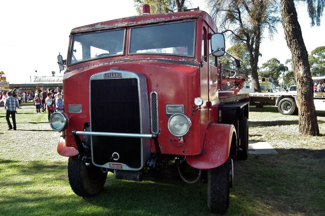 1938_Leyland_Beaver_Model_TSC-8_tow_truck_(1)_(5984224944)