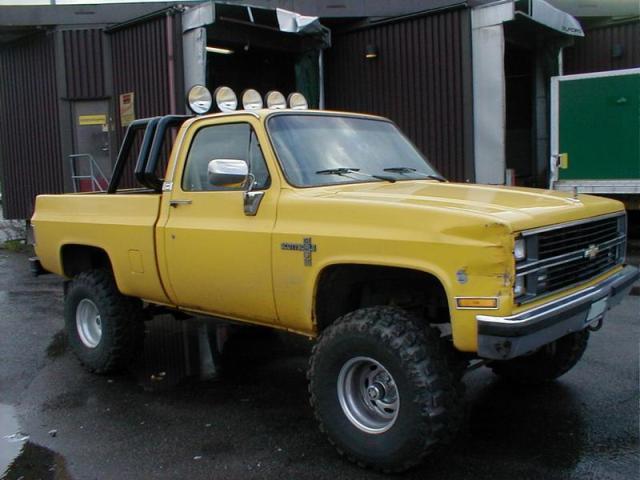 2094-a-bright-yellow-pick-up-truck-pv_2