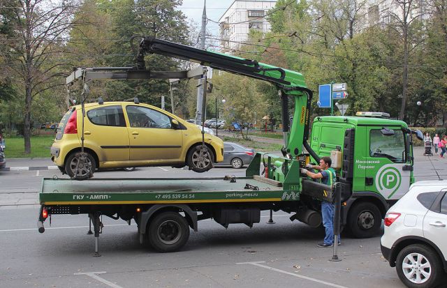 Tow_truck_in_Moscow_07